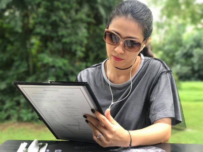 Thùy Trang - người vợ hơn 6 tuổi đang bảo vệ Phạm Anh Khoa trong bão scandal là ai?